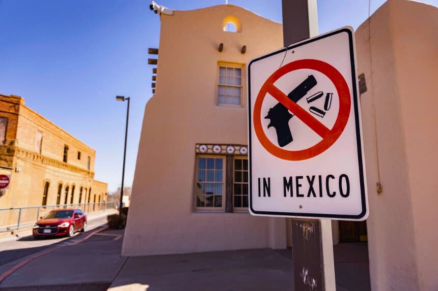 Un inmigrante ilegal se declara culpable de haber comprado 91 armas de fuego