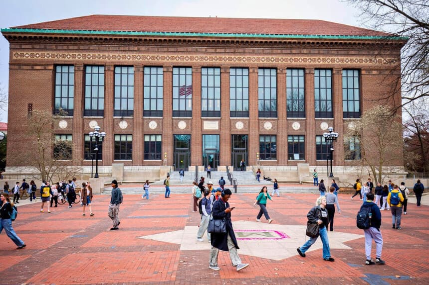 Universidad de Michigan usará aprobado o sin crédito para estudiantes de primer año por salud mental