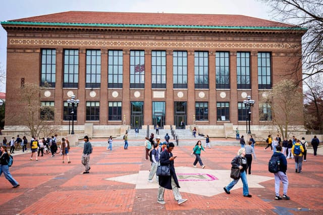 Estudiantes de la Universidad de Michigan en el campus de Ann Arbor el 3 de abril de 2025. (Bill Pugliano/Getty Images).