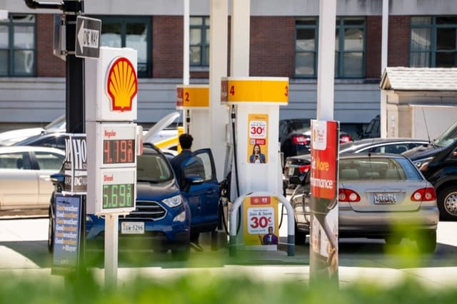 Una estación de servicio en Washington el 16 de junio de 2026. (Madalina Kilroy/The Epoch Times)