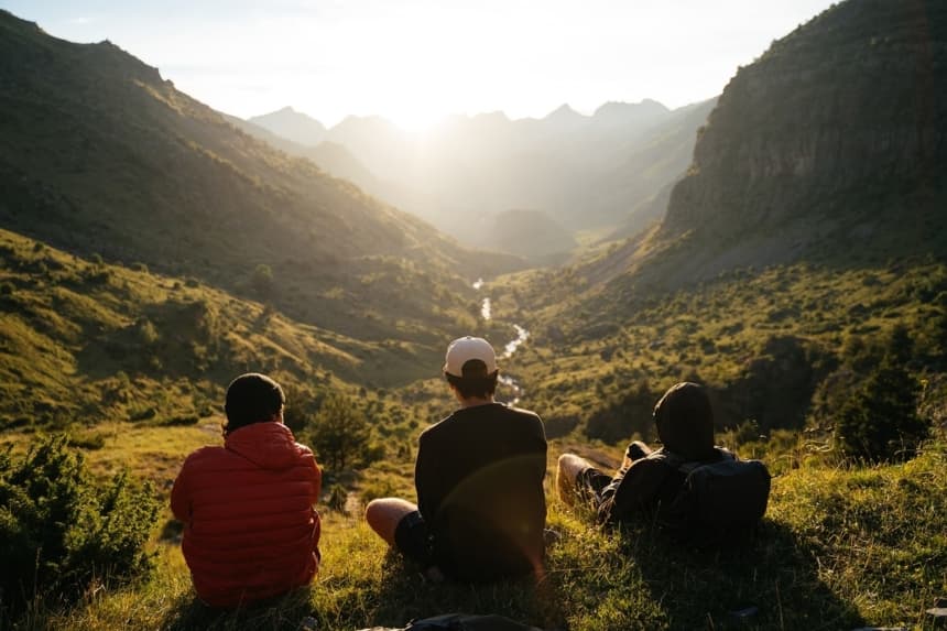 Las experiencias de asombro, ya sean inspiradas por la naturaleza o por el arte, se han relacionado con un mayor sentido de gratitud y conexión. (Eneko Aldaz/Shutterstock)