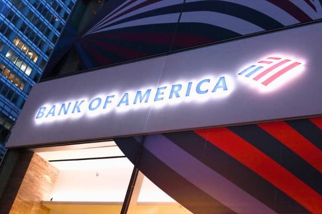 El edificio del Bank of America en la ciudad de Nueva York el 20 de abril de 2025. (Daniel Perron / Hans Lucas / AFP vía Getty Images).