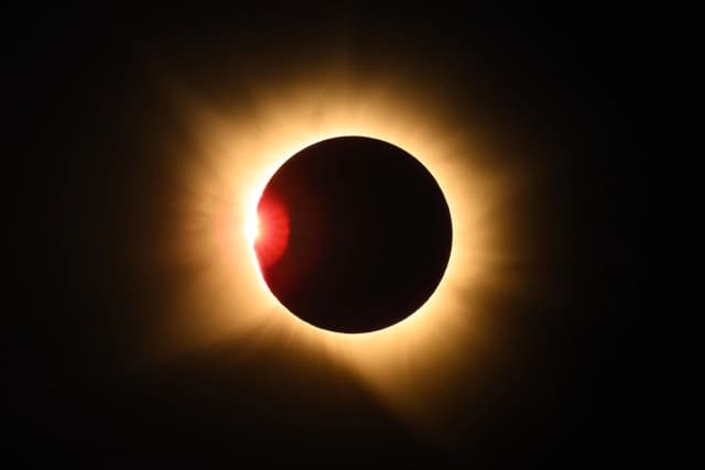 Un eclipse solar total en Palencia, España, el 12 de agosto de 2026. (Leon Neal/Getty Images)