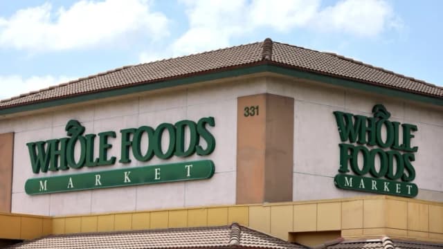 Posible salmonela obliga a Whole Foods a retirar guacamole, salsas y comidas listas