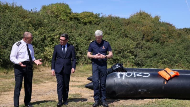 El primer ministro británico pide a zonas ricas acoger inmigrantes ilegales