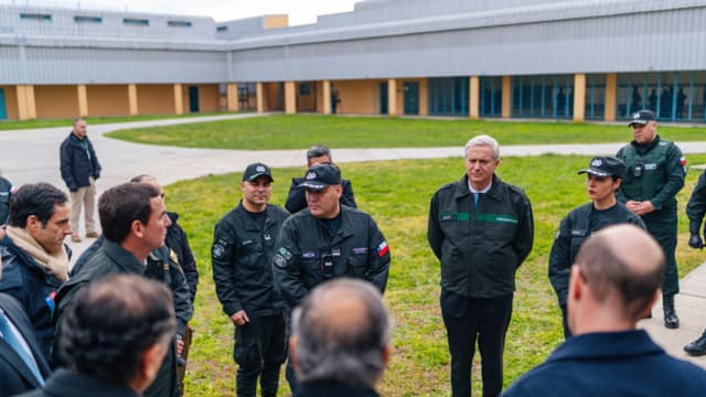 Chile lleva a 191 reos vinculados al narco a una prisión de máxima vigilancia en Talca