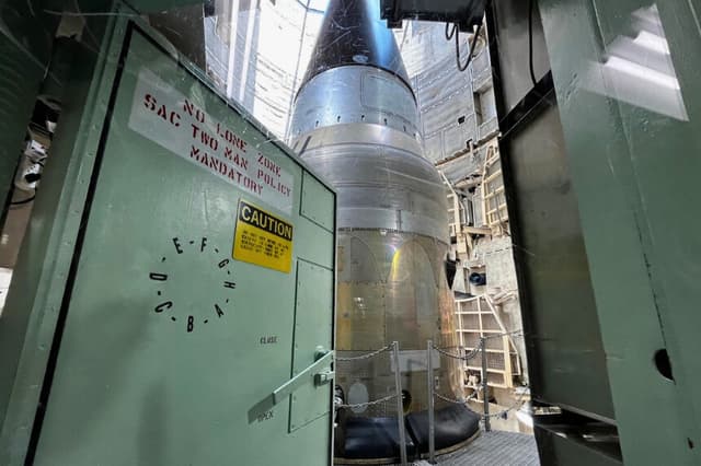 Un misil Titan II dado de baja está listo en su silo en el Museo del Misil Titan en Green Valley, Arizona, el 24 de julio de 2026. (Allan Stein/The Epoch Times).