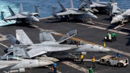 Hegseth responde a los reportes sobre las condiciones del portaaviones Lincoln