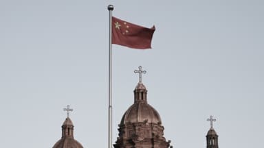 Escrutinio religioso de China se extiende de trabajadores de hospitales públicos a padres de estudiantes