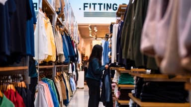 Los compradores cierran sus billeteras en julio mientras las ventas minoristas de EE. UU. caen inesperadamente