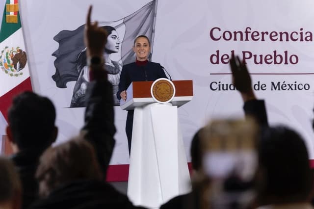La presidenta de México, Claudia Sheinbaum, habla durante una rueda de prensa este viernes, en el Palacio Nacional de la Ciudad de México, México, el 14 de agosto del 2026. (Presidencia de México)