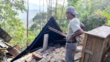 Terremoto de magnitud 7.7 sacude costa de Indonesia, derriba edificios y deja al menos 2 muertos