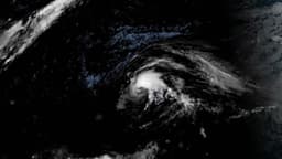 La tormenta tropical Lala se acerca a Oahu, en Hawái, tras azotar Maui y la Isla Grande durante la noche