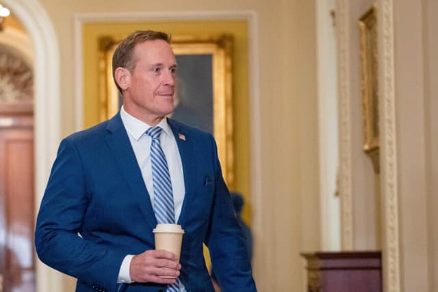 El senador Ted Budd (R-N.C.) antes de la elección al liderazgo republicano del Senado en Washington el 13 de noviembre de 2024. (Madalina Vasiliu/The Epoch Times).