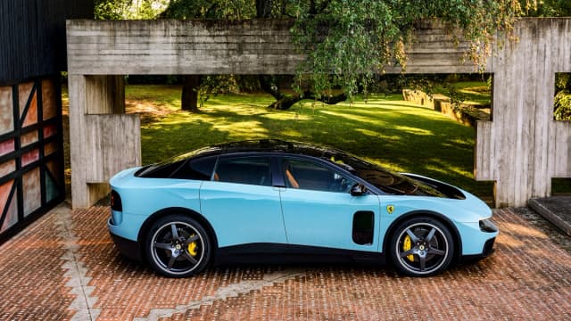 El primer coche totalmente eléctrico de Ferrari, el "Luce", tras su presentación oficial por parte del fabricante de coches deportivos de lujo el 25 de mayo de 2026. (Ferrari/Handout vía Reuters)