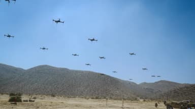 EE. UU. está "mal preparado" para detener ataques con enjambres de drones, dice alto funcionario militar