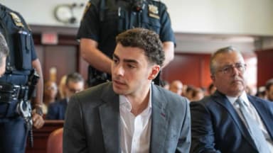 Juicio de Luigi Mangione por asesinato estatal fue aplazado tras su declaración de culpabilidad federal