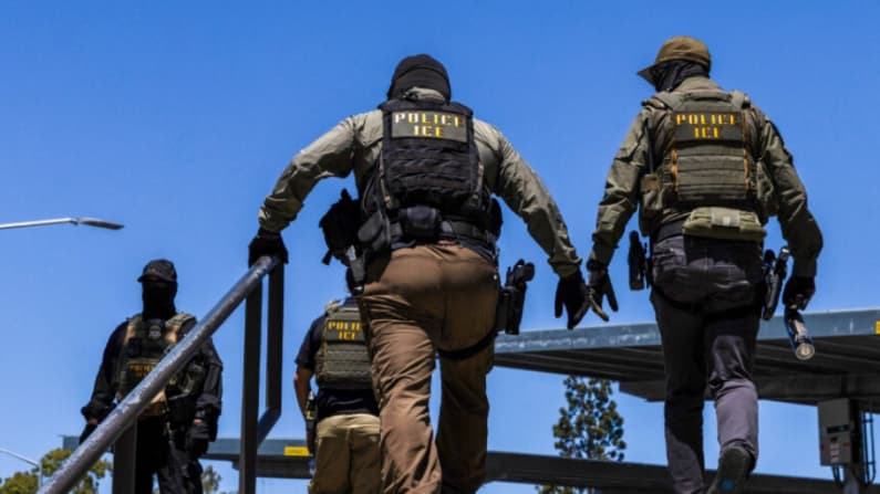ICE propone plan de seguridad para agentes en arrestos migratorios