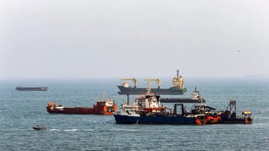 Barco es atacado en el estrecho de Ormuz mientras Turquía intenta mediar entre EE. UU. e Irán