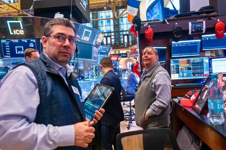 Operadores trabajan en el parqué de la Bolsa de Nueva York en la ciudad de Nueva York el 19 de marzo de 2026. (Spencer Platt/Getty Images).