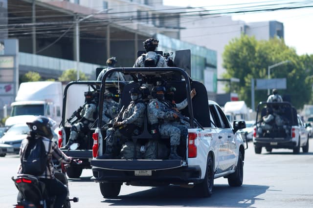 Autoridades mexicanas aseguraron en el municipio de El Rosario, en el estado noroccidental de Sinaloa, más de 300 artefactos explosivos improvisados y otros 300 kilogramos de material explosivo. Imagen de archivo. (EFE/ Francisco Guasco)