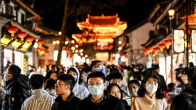 China reporta 522,000 casos de COVID-19 en julio, un aumento de 6 veces más con respecto a junio
