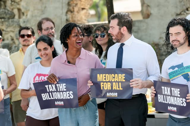 Demócratas se dividen por el futuro del partido ante triunfos de socialistas en primarias