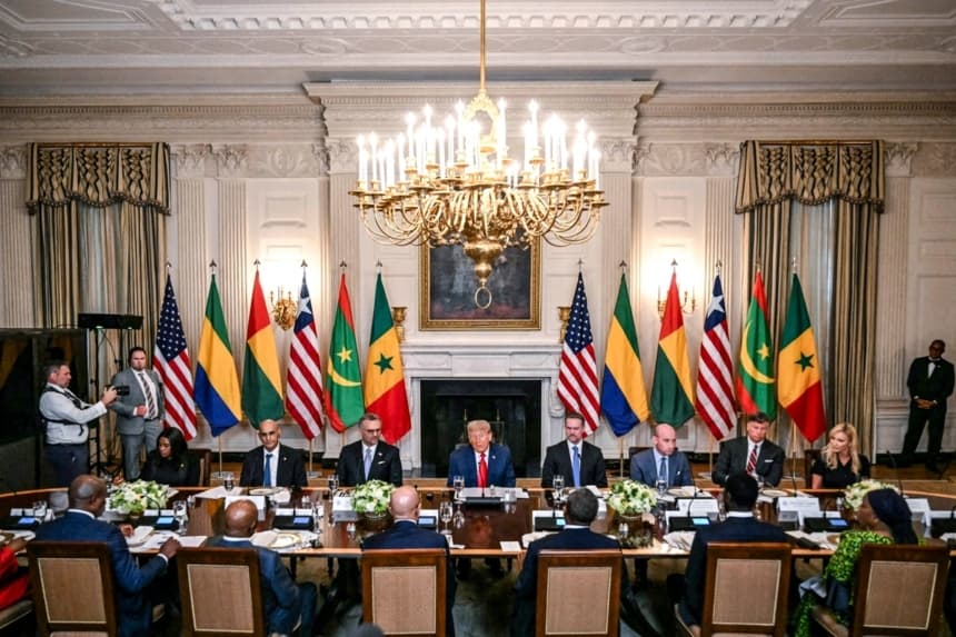 El presidente Donald Trump habla durante un almuerzo multilateral con líderes africanos de visita en la Casa Blanca el 9 de julio de 2025. (Jim Watson/AFP vía Getty Images)