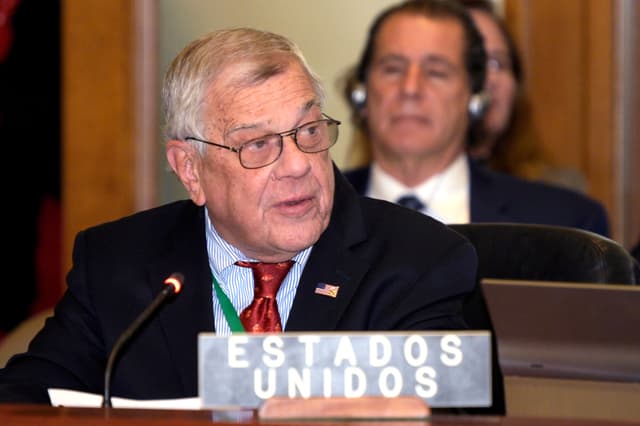 El alto funcionario de la Oficina de Asuntos del Hemisferio Occidental de Estados Unidos, Michael Kozak, habla durante una sesión extraordinaria del consejo permanente de la Organización de los Estados Americanos (OEA). Imagen de archivo. (EFE/ Lenin Nolly)