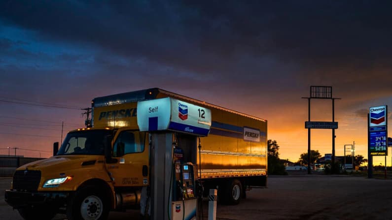 Suben los precios de la gasolina en EE. UU. el diesel registra un aumento mayor