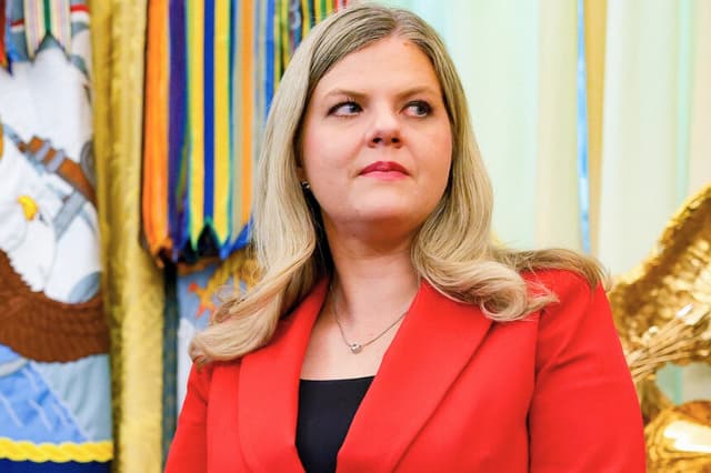 La subasesora del presidente para Política Interna, la Dra. Heidi Overton, en el Despacho Oval en Washington, el 10 de agosto de 2026. (Anna Moneymaker/Getty Images).