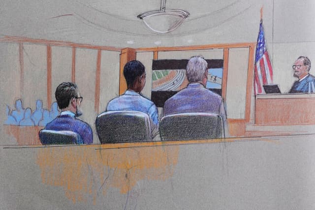 Un dibujo de la sala de la corte muestra a Karmelo Anthony (C), quien el año pasado apuñaló mortalmente a otro estudiante, en el estrado de la defensa durante el juicio celebrado en McKinney, Texas, el 4 de junio de 2026. (Pat López vía AP).