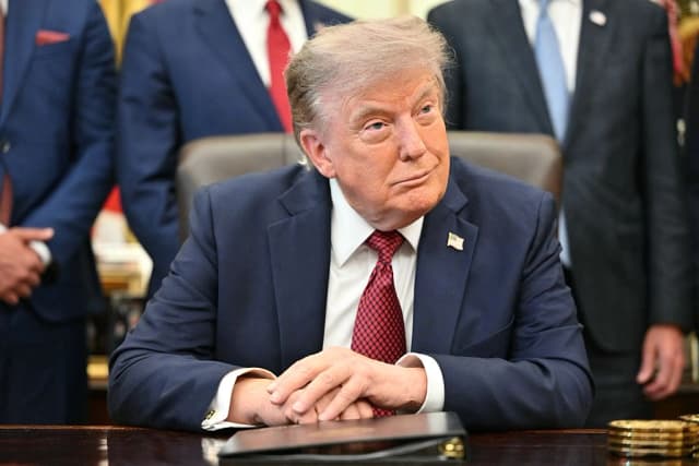 El presidente Donald Trump realiza un anuncio sobre la innovación nuclear estadounidense en el Despacho Oval de la Casa Blanca en Washington el 24 de julio de 2026. (Mandel Ngan/AFP vía Getty Images).