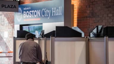 Ciudadano chino enfrenta acusación por votar en Massachusetts con el nombre de su exarrendador