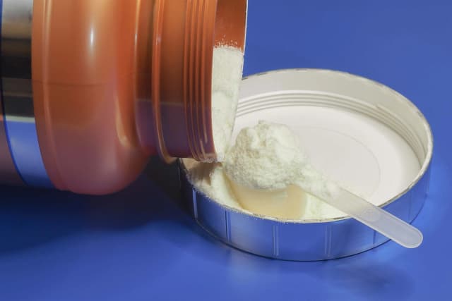 Un suplemento común para las articulaciones se relaciona con una progresión más rápida del Alzheimer. (ElenVik/Shutterstock).