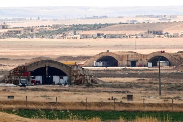 La base de Abu al-Duhur tras los ataques, en Siria, el 18 de agosto de 2026. (Stringer/Reuters).