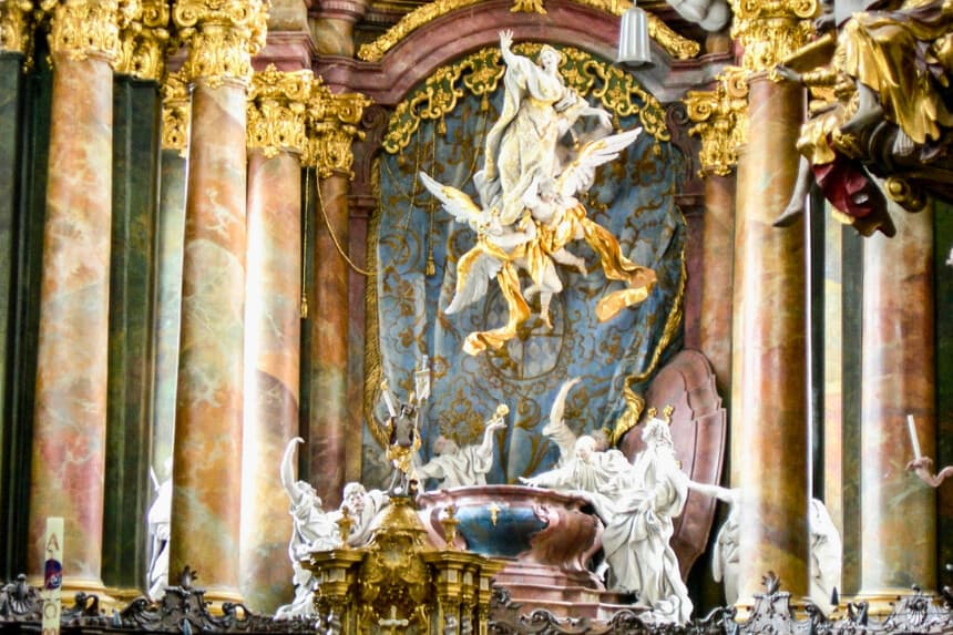 "La Asunción de la Virgen María", entre 1717 y 1723, obra de Egid Quirin Asam. Iglesia abacial de la Asunción de la Virgen María, Rohr, Baja Baviera, Alemania.