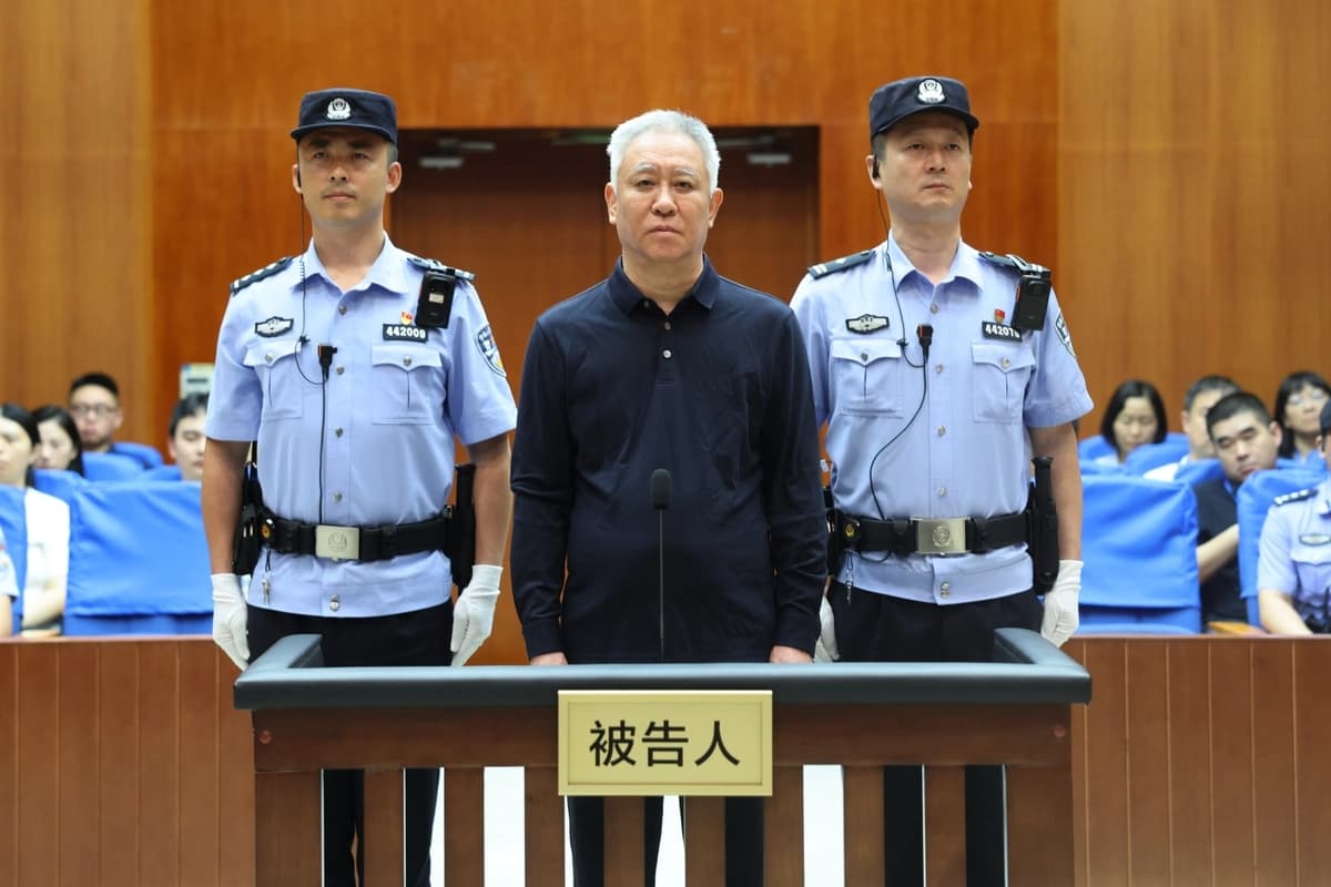 Xu Jiayin, también conocida como Hui Ka Yan, fundadora de la desarrolladora inmobiliaria Evergrande, comparece para conocer su sentencia ante la Corte Popular Intermedia de Shenzhen, en Shenzhen, China, el 20 de agosto de 2026. (Corte Popular Intermedia de Shenzhen / Xinhua vía AP)