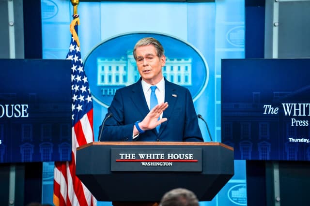 El secretario del Tesoro, Scott Bissent, habla durante una rueda de prensa en la Casa Blanca el 28 de mayo de 2026. (Madalina Kilroy/The Epoch Times).