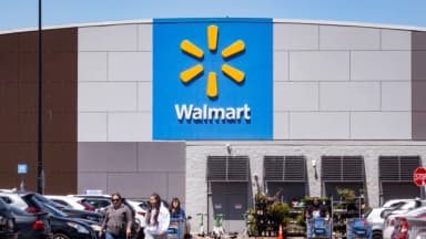Walmart anuncia desaceleración en crecimiento de ventas en EE. UU. pero mejora reembolsos arancelarios