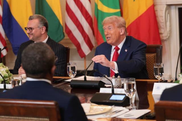 El presidente Donald Trump habla durante un almuerzo multilateral con líderes africanos en el Comedor de Estado de la Casa Blanca en Washington el 9 de julio de 2025. (Win McNamee/Getty Images).