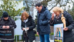 Proyecto estatal en EE. UU. podría criminalizar oraciones frente a centros de aborto, alerta grupo provida