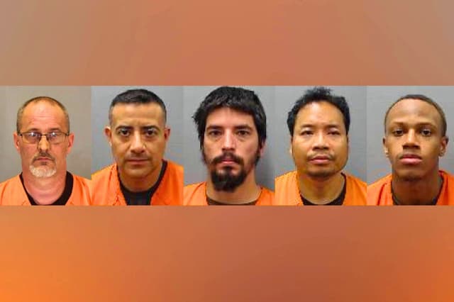 (De izquierda a derecha) Bryan Dady, Jocsan Aparicio Santos, Logan Trigg, Law Eh y Tillian Hutton fueron arrestados por presuntos delitos sexuales contra menores en Omaha, Nebraska, entre el 12 y el 14 de agosto. (Cortesía de ICE).