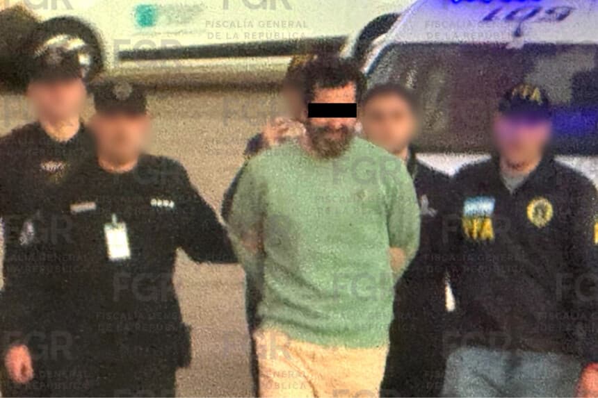 Contralmirante acusado de huachicol fiscal es trasladado al Altiplano tras expulsión de Argentina