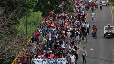 Caravana de 800 migrantes avanza desde el sur de México hacia Ciudad de México