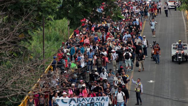 Caravana de 800 migrantes avanza desde el sur de México hacia Ciudad de México