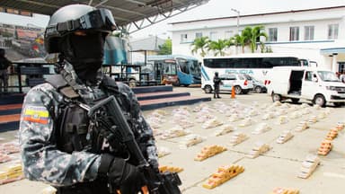 Ecuador decomisa más de una tonelada de cocaína que tenía como destino México
