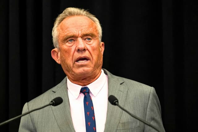 El secretario del Departamento de Salud y Servicios Humanos, Robert F. Kennedy Jr., habla durante una conferencia de prensa en Lexington, Kentucky, el 5 de agosto de 2026. (Michael Swensen/Getty Images).