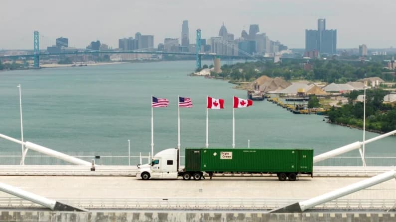EE. UU. impone aranceles del 50 % a algunos productos canadienses tras fracasar negociaciones comerciales