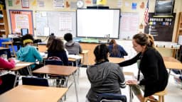 Estructura familiar marca el éxito escolar de niños más que raza o ingresos: investigadores